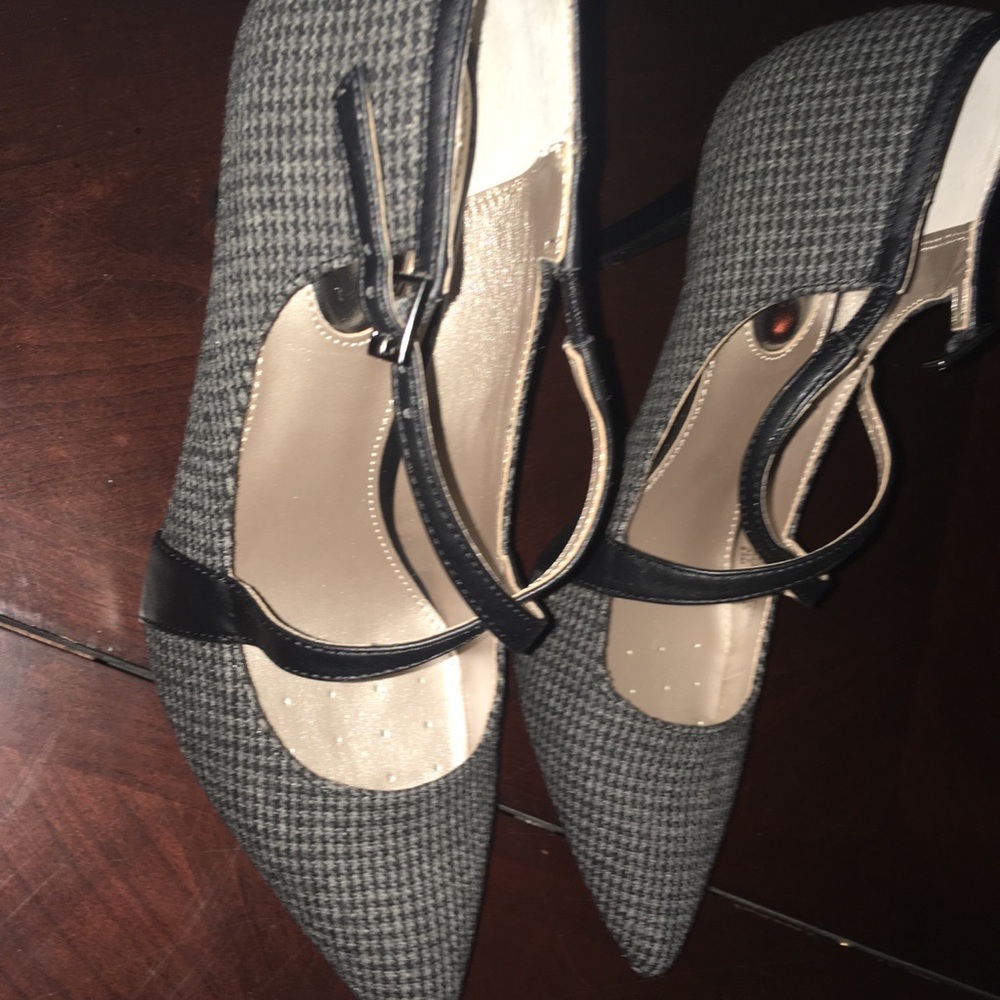 Heels - Picture 4 of 4